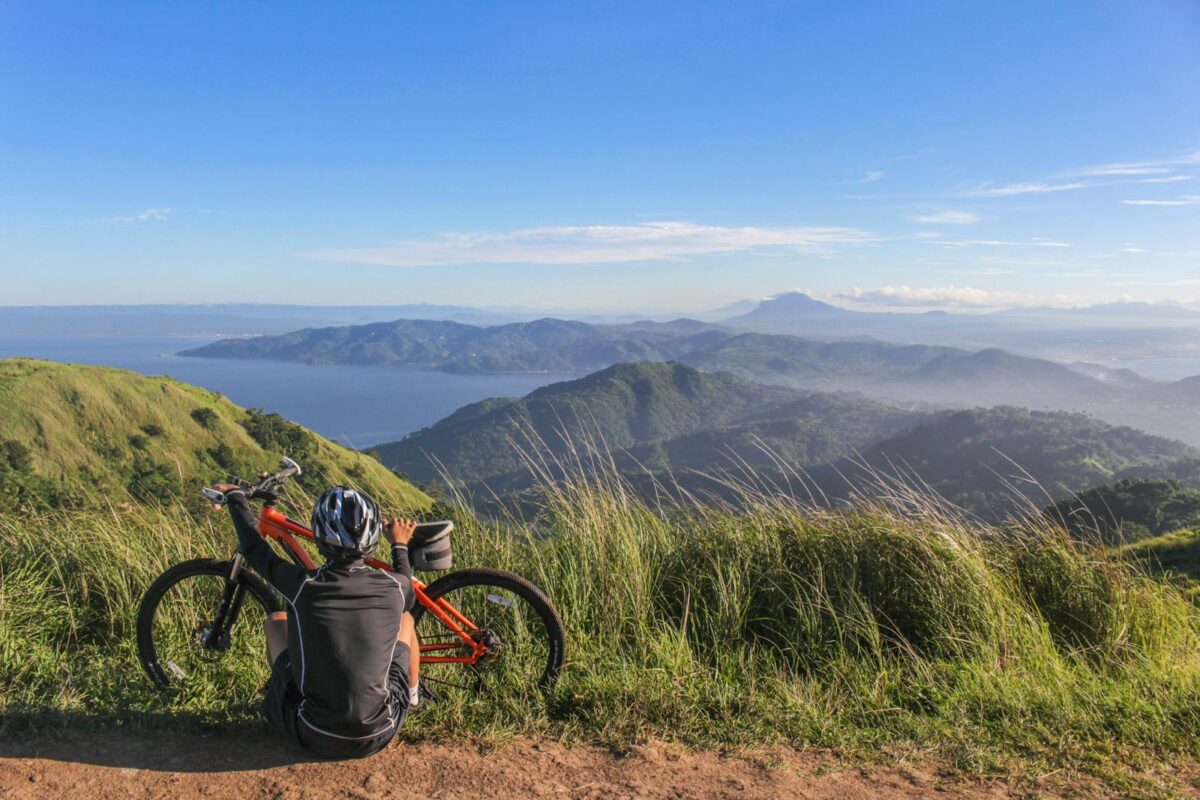 un vélo en montagne