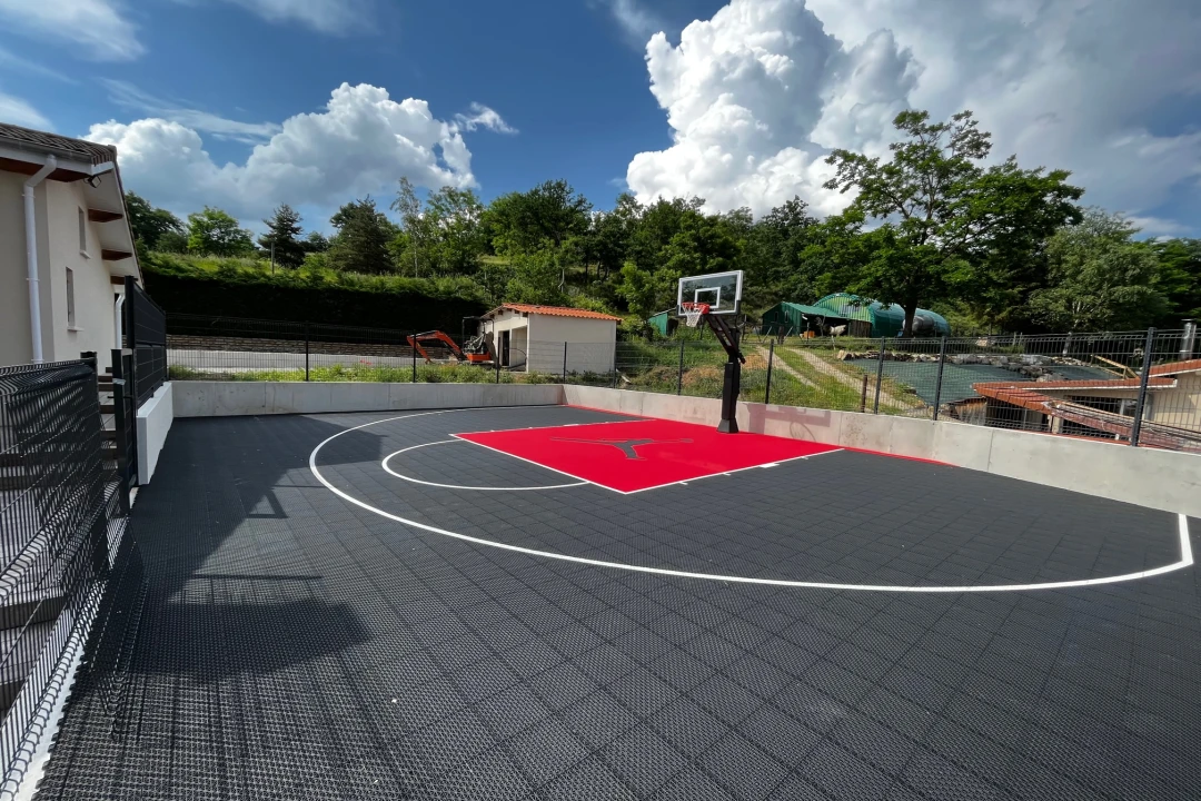 Pourquoi opter pour un terrain de basket sur-mesure ?
