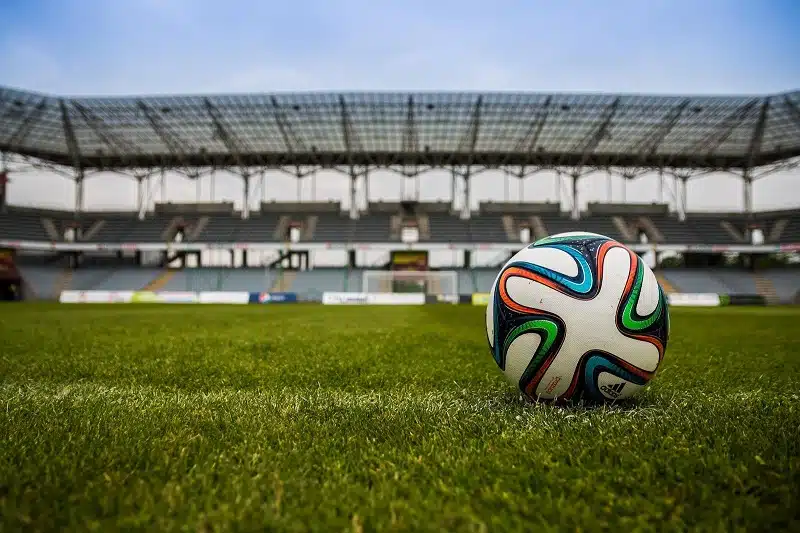 Comprendre les règles de la prolongation au football : Une plongée dans les moments décisifs du jeu